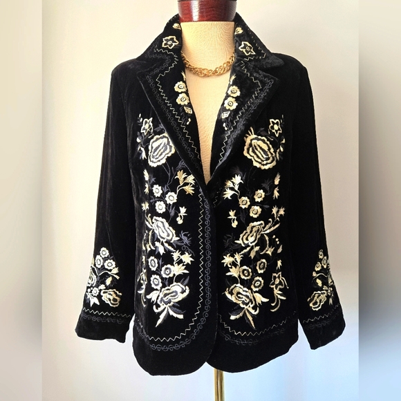 Sagaie Jackets & Blazers - SAGAIE PARIS Silk Blend Gold Floral Embroidered Black Velvet Jacket. Medium